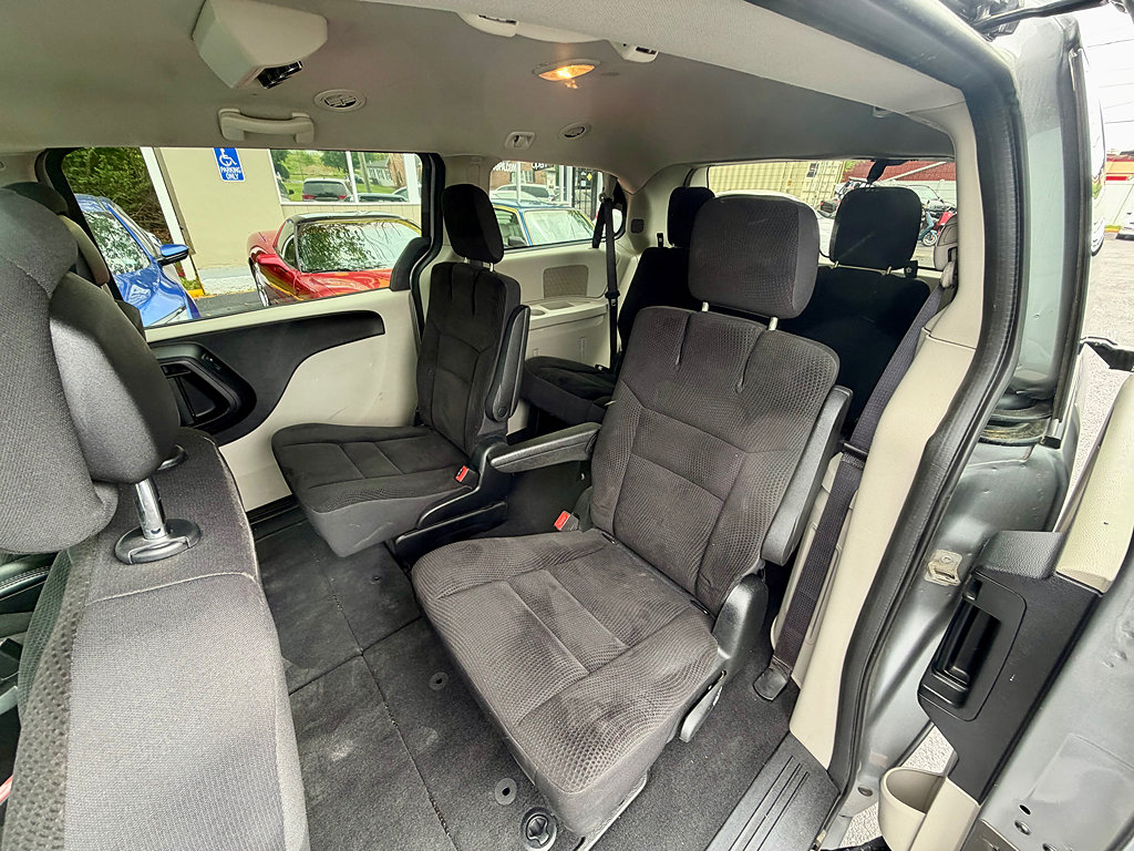 Used 2019 Dodge Grand Caravan SE w/ UConnect Hands-Free Group FWD image 11