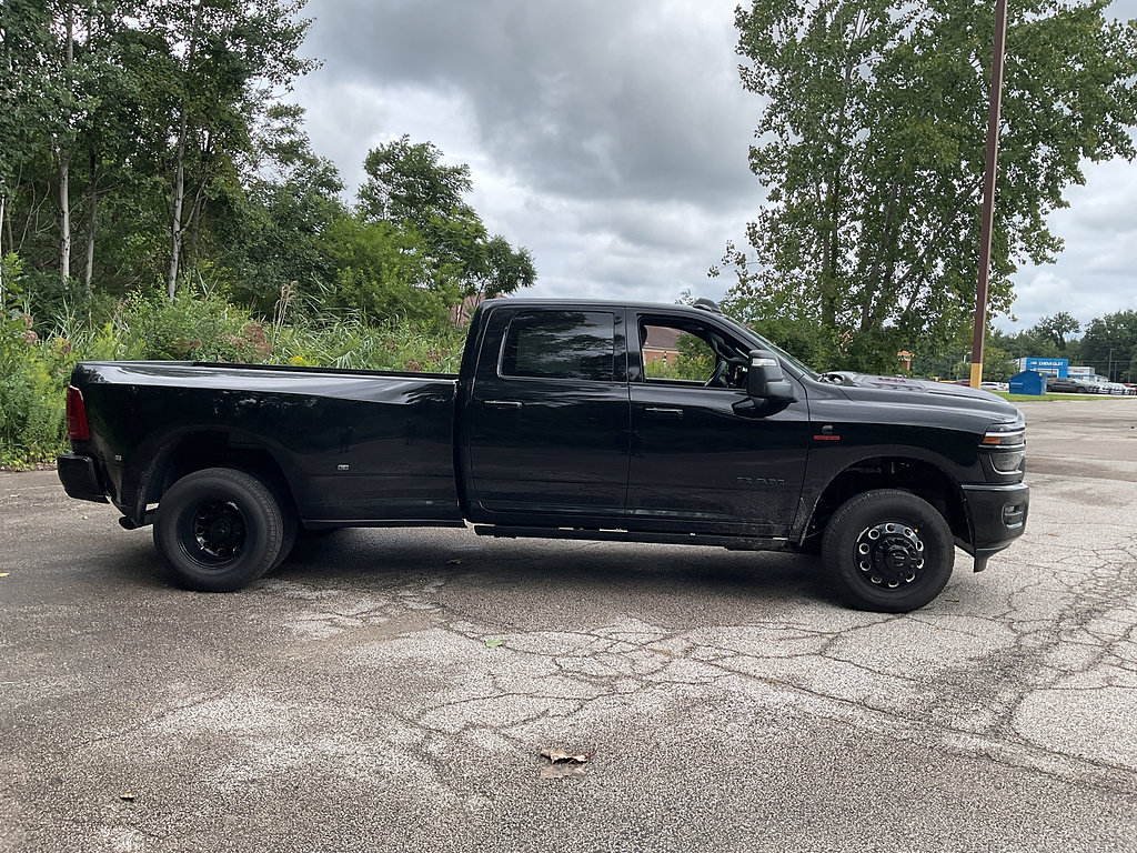 New 2027 RAM 3500 Laramie AWD/4WD image 4