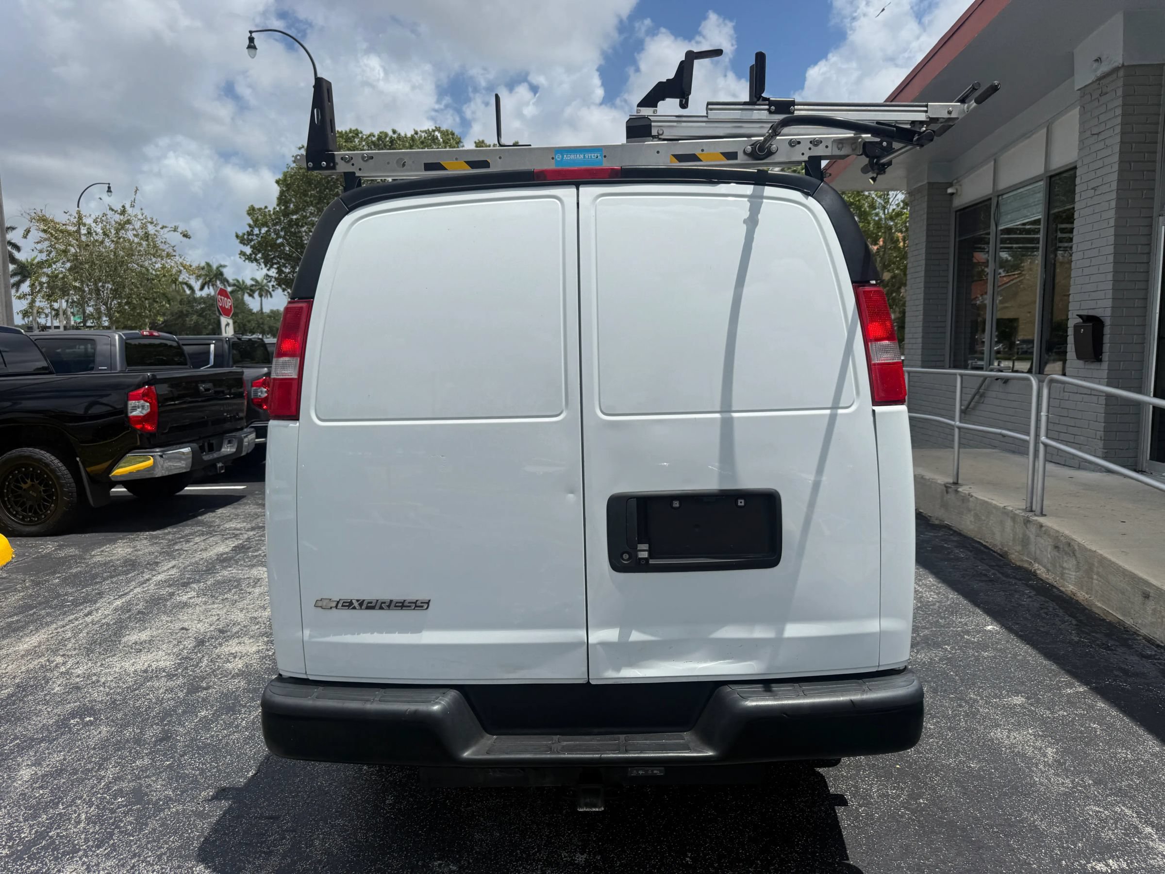 Used 2022 Chevrolet Express 2500 w/ Driver Convenience Package RWD image 5