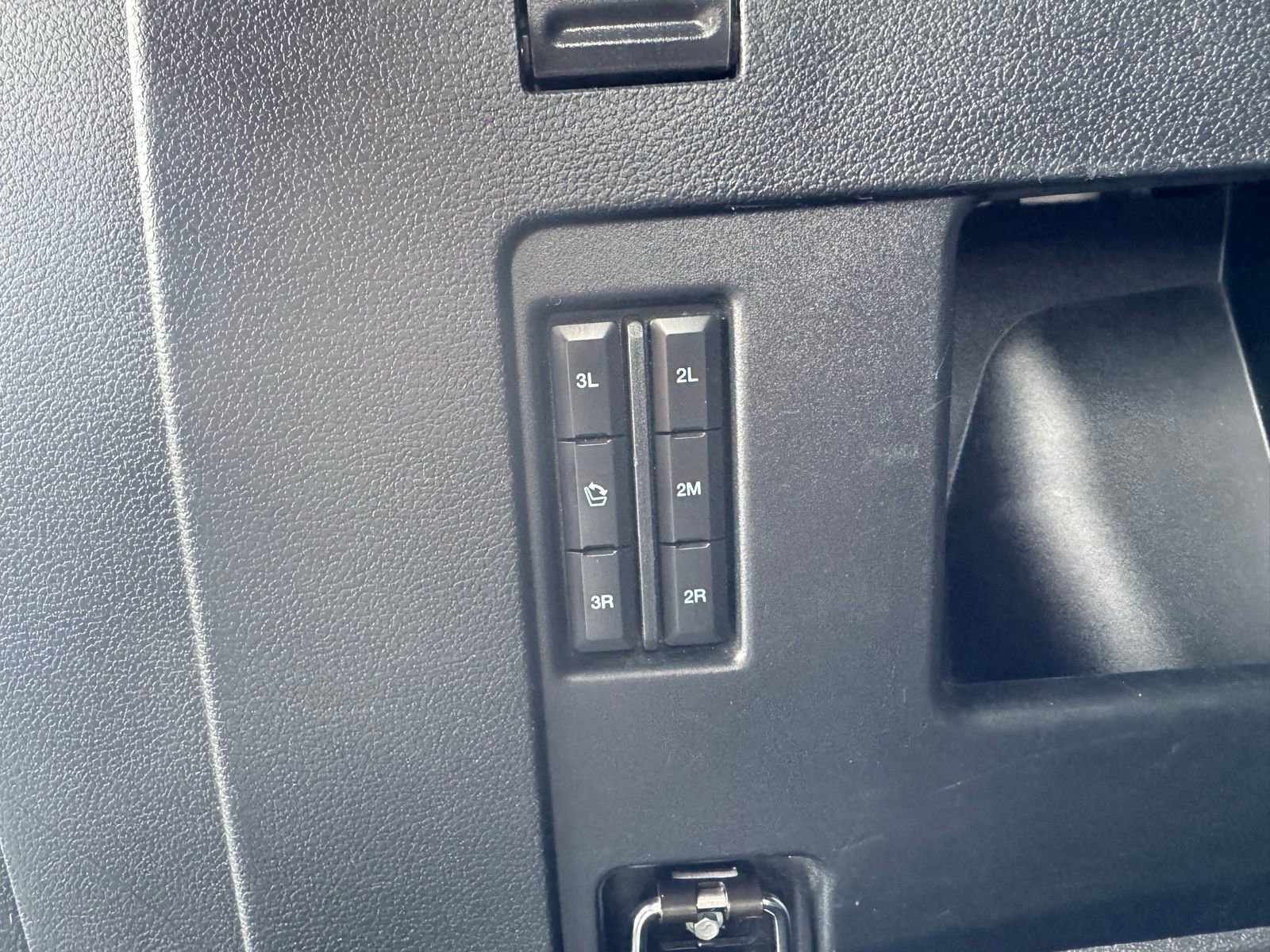 Used 2020 Ford Expedition Limited image 9