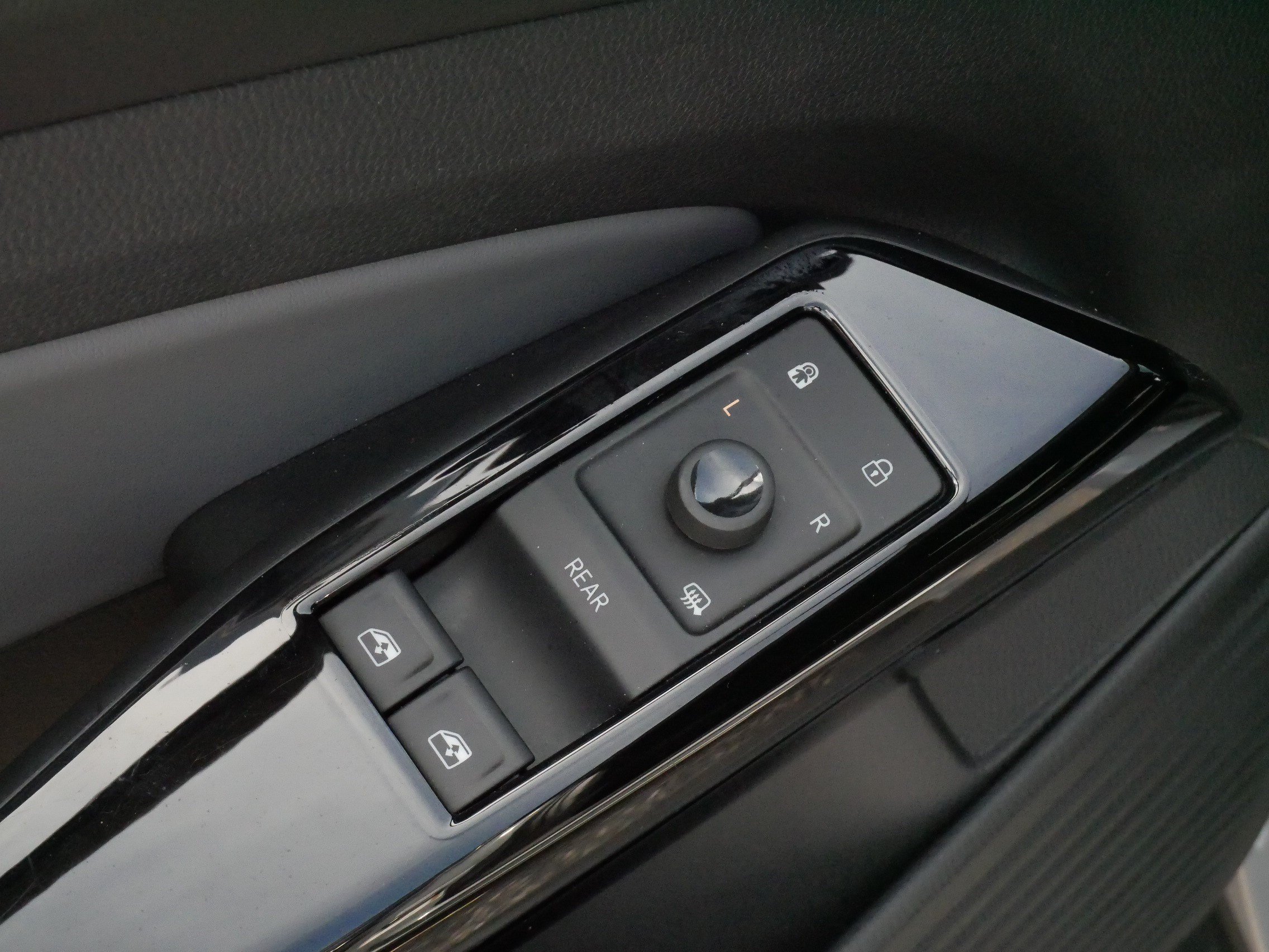 Certified 2022 Volkswagen ID.4 Pro AWD/4WD image 19