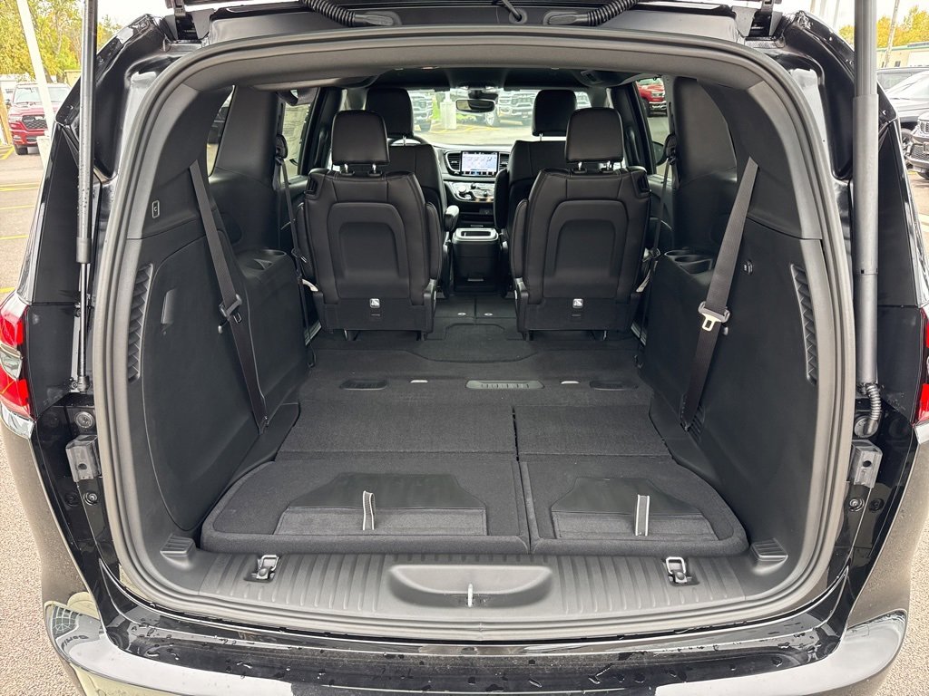 New 2026 Chrysler Pacifica Select image 15