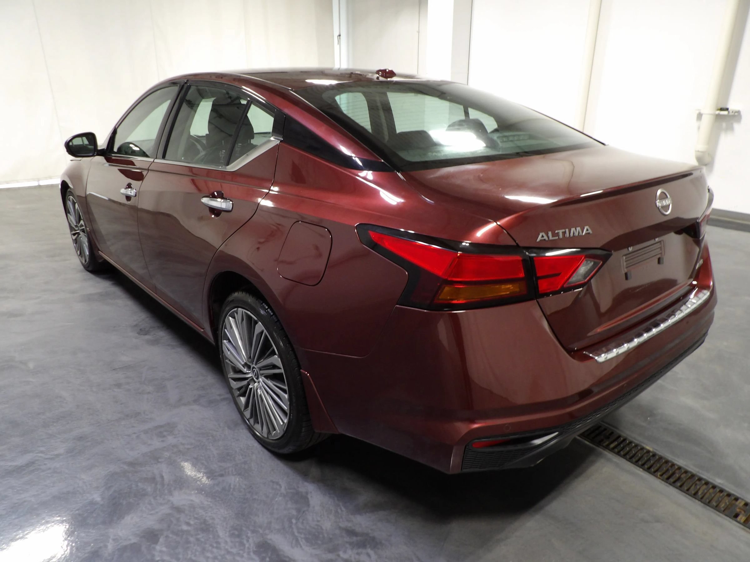 Used 2023 Nissan Altima 2.5 SL AWD/4WD image 6