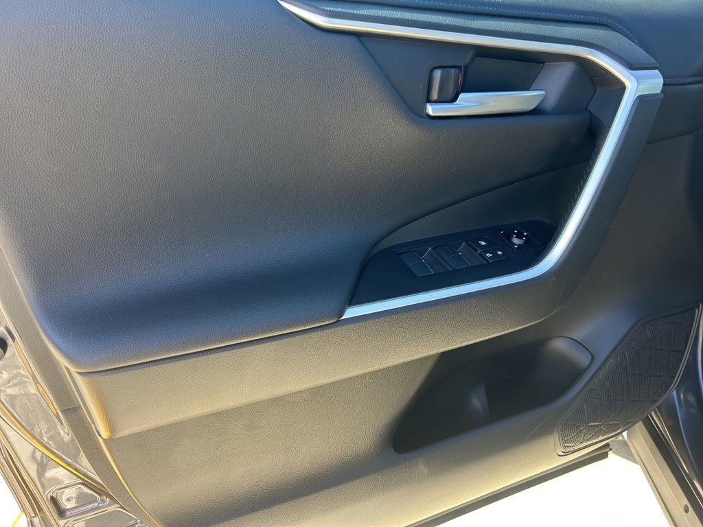 Used 2020 Toyota RAV4 XSE w/ XSE Grade Weather Package AWD/4WD image 12