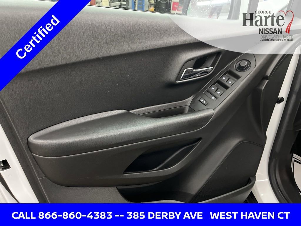 Used 2022 Chevrolet Trax LT w/ LT Convenience Package image 15