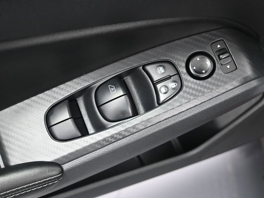 Used 2025 Nissan Altima 2.5 SV image 11