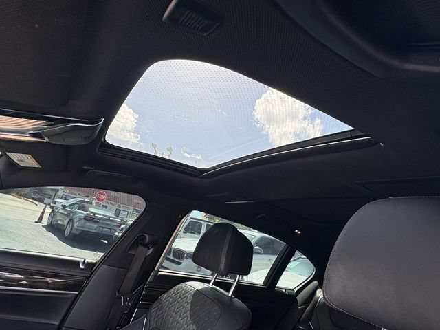Used 2018 BMW 750i xDrive AWD/4WD image 26