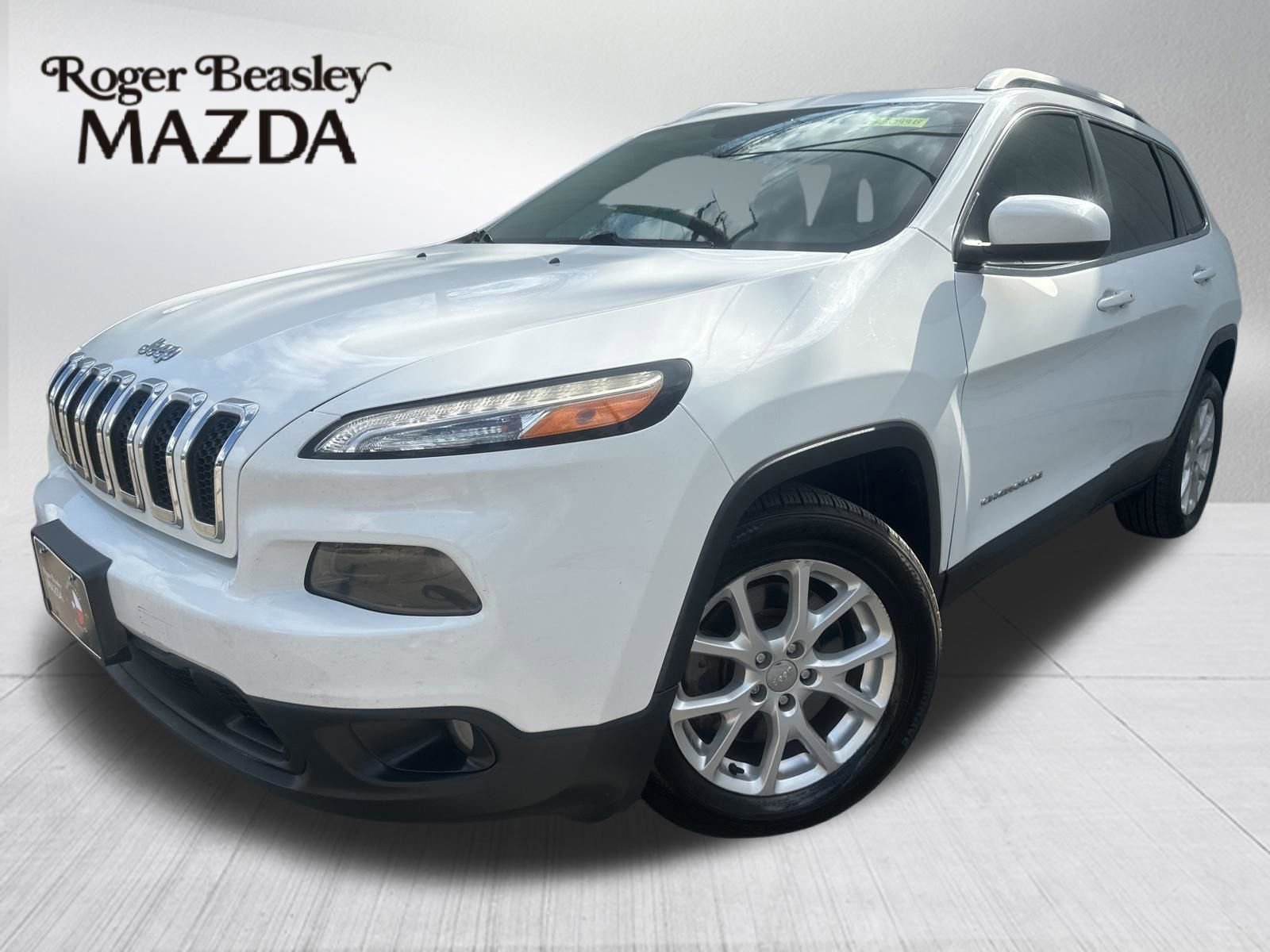 Used 2017 Jeep Cherokee Latitude w/ Comfort/Convenience Group image 1
