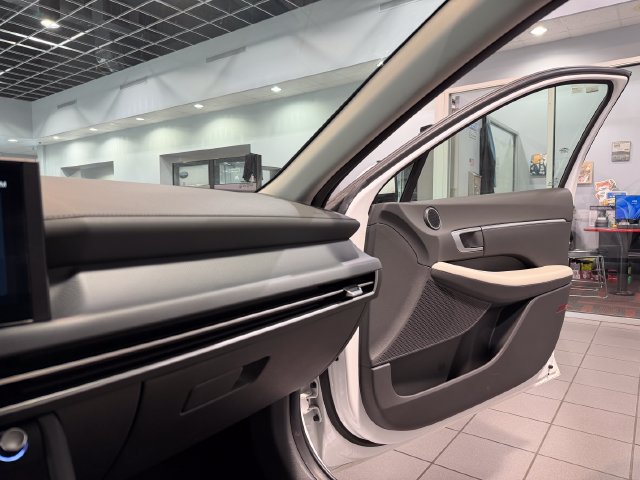 Used 2025 Hyundai Sonata SEL FWD image 25