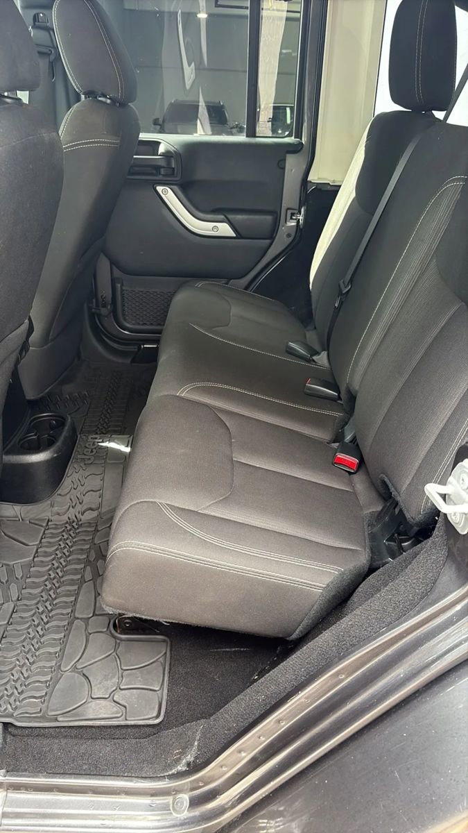 Used 2017 Jeep Wrangler Unlimited Sahara w/ Connectivity Group image 8