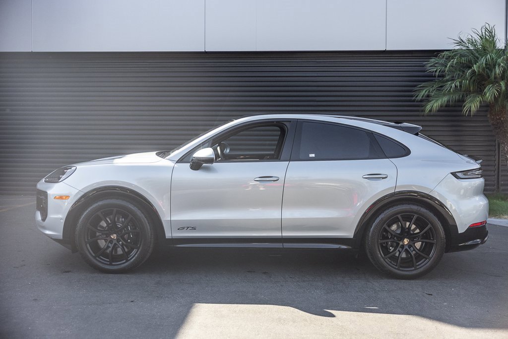 Certified 2025 Porsche Cayenne GTS image 2