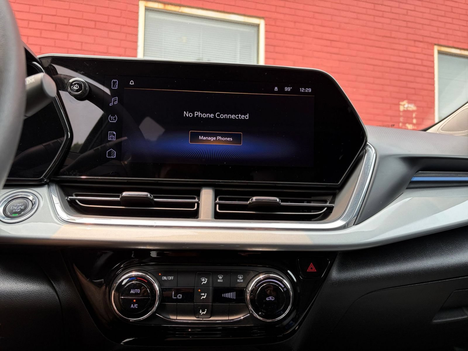 Used 2025 Chevrolet Trax LT FWD image 17