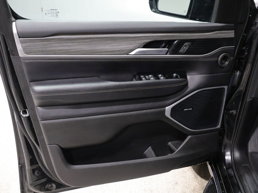 Used 2024 Jeep Wagoneer L Series III w/ Flexible Seating Group image 12