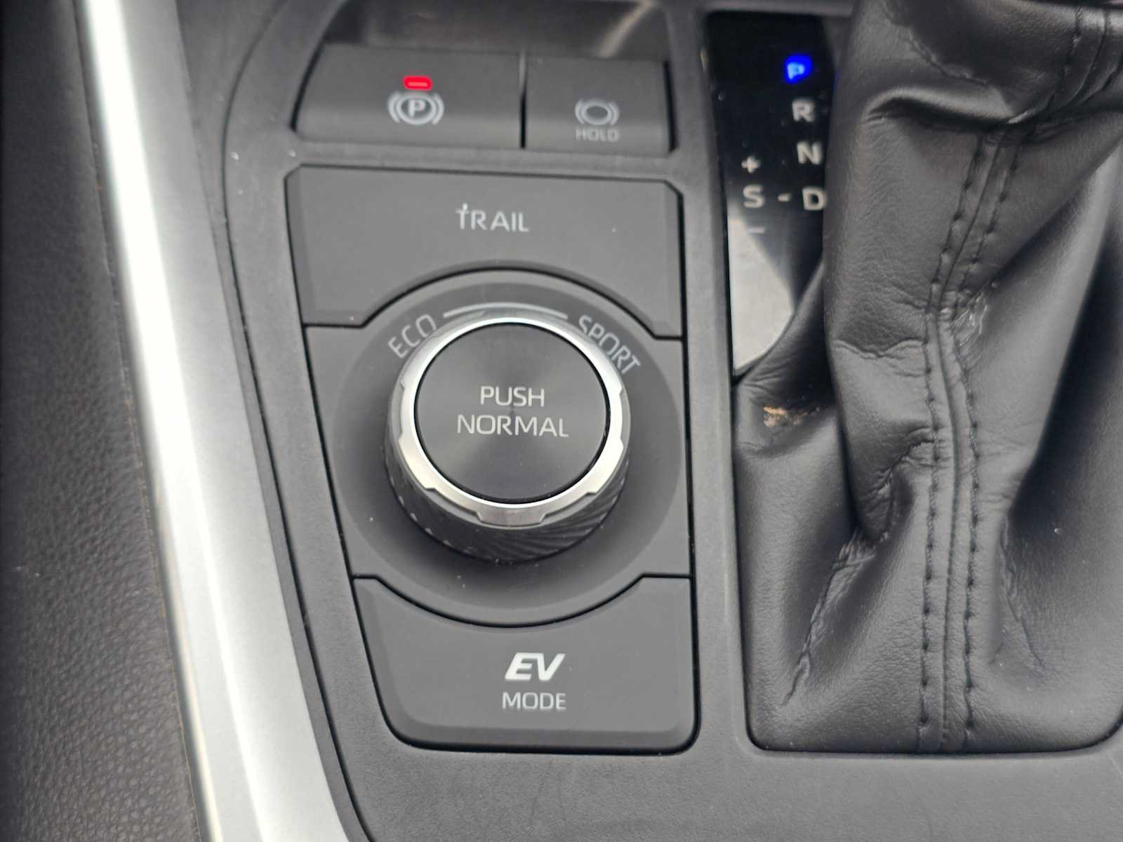 Used 2021 Toyota RAV4 XLE Premium AWD/4WD image 30