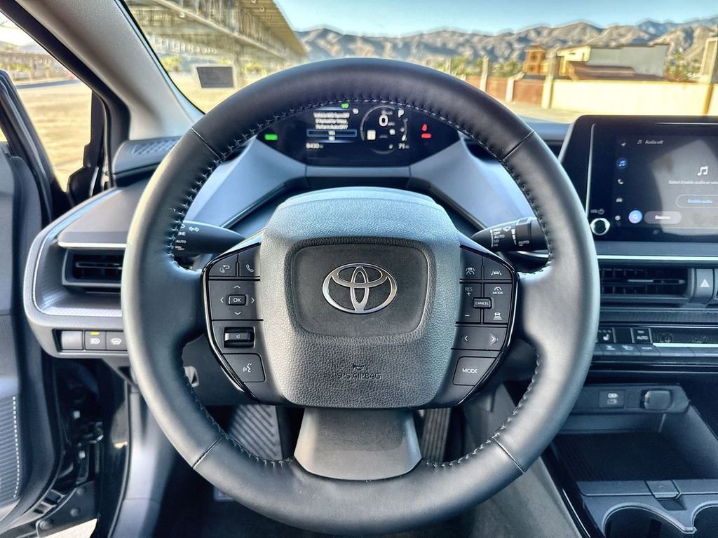 Used 2025 Toyota Prius XLE image 10