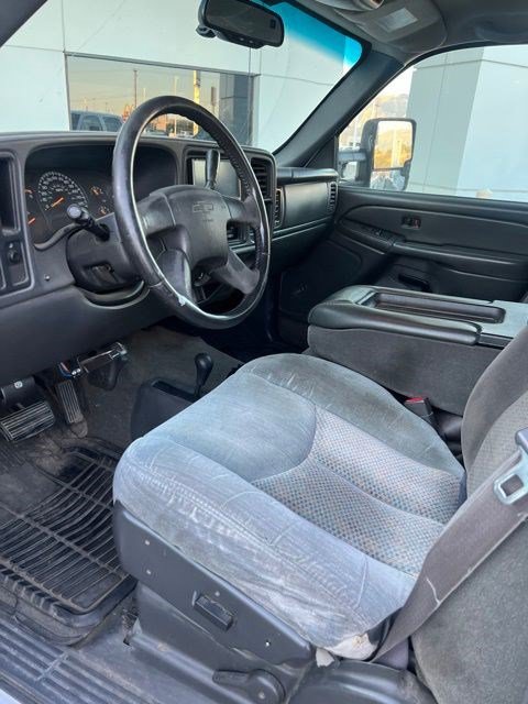 Used 2005 Chevrolet Silverado 2500 LS w/ Heavy-Duty Power Package AWD/4WD image 11