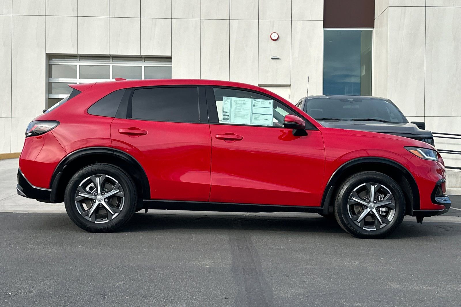 Used 2025 Honda HR-V EX-L image 2