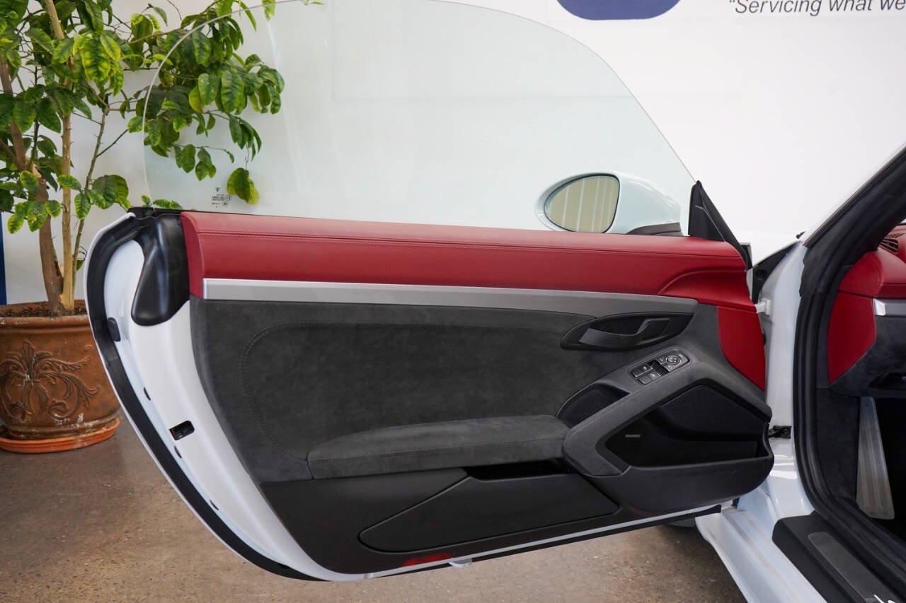 Used 2020 Porsche 718 Boxster Spyder RWD image 60