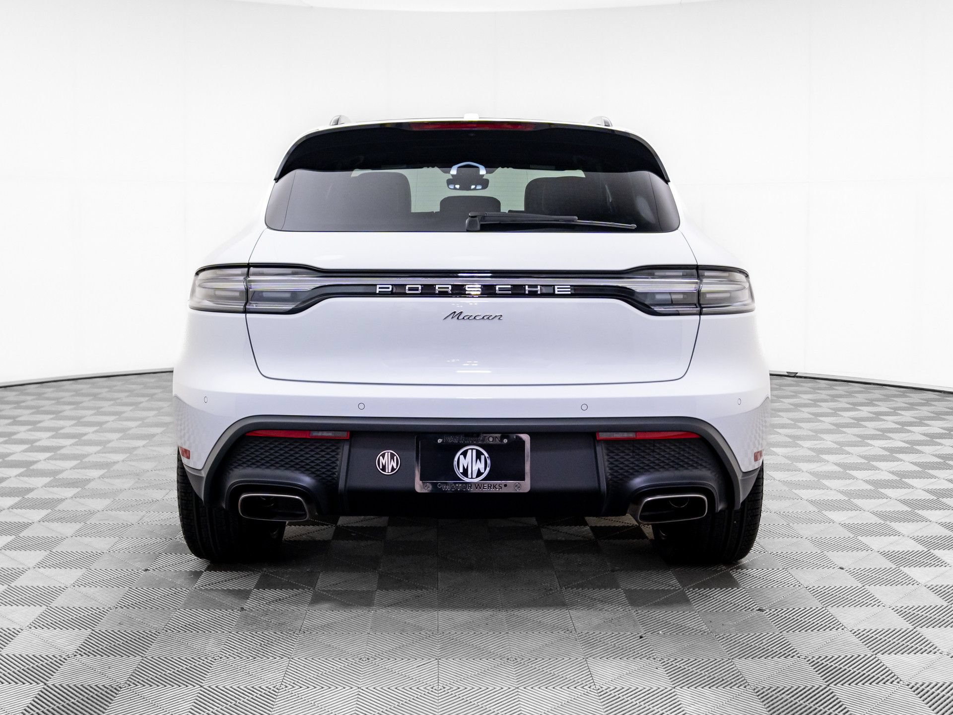 Used 2026 Porsche Macan AWD/4WD image 10