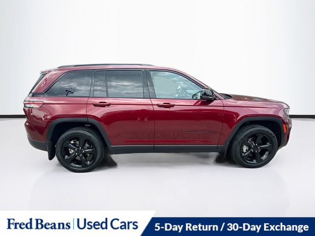 Used 2023 Jeep Grand Cherokee Limited w/ Black Appearance Package AWD/4WD image 10