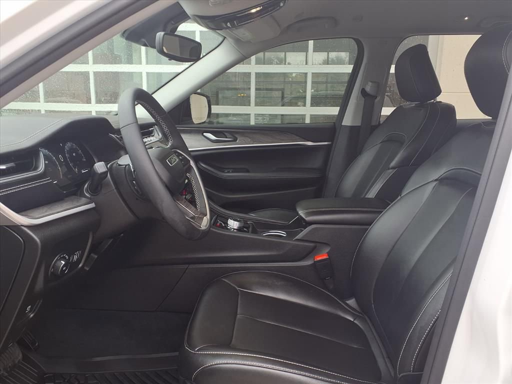 Used 2023 Jeep Grand Cherokee Limited image 15