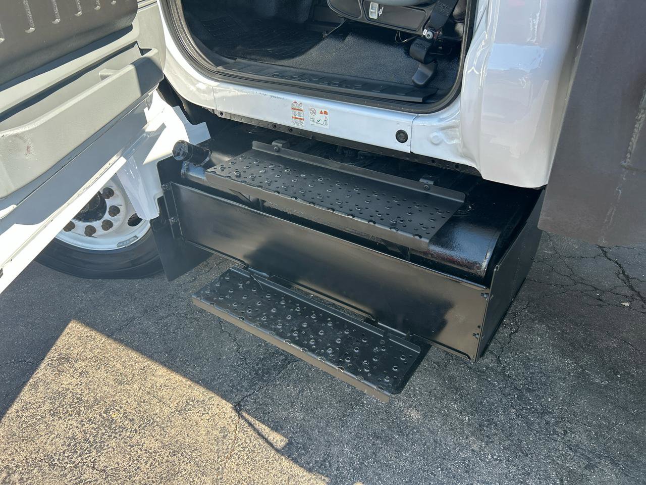 Used 2017 Ford F650 2WD Regular Cab Super Duty image 10