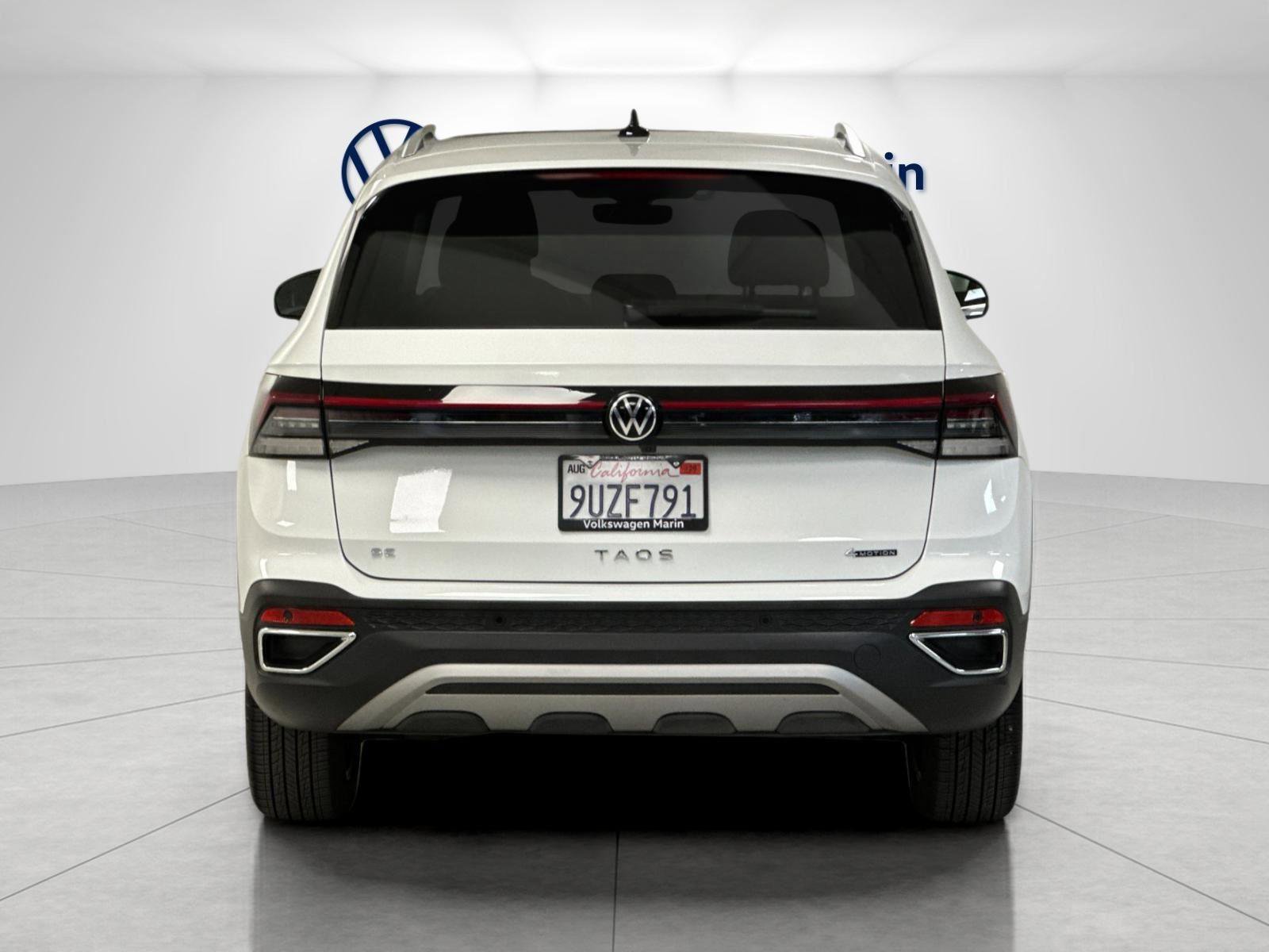 Used 2025 Volkswagen Taos SE w/ Panoramic Sunroof Package AWD/4WD image 4
