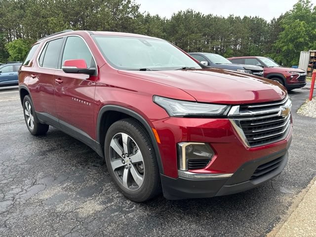 Used 2022 Chevrolet Traverse LT w/ LT Premium Package AWD/4WD image 2