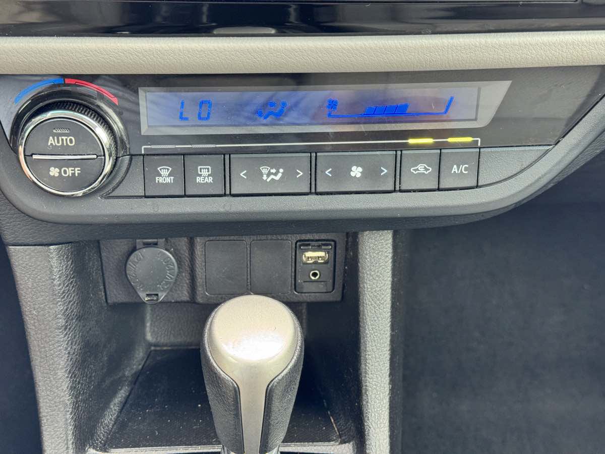 Used 2016 Toyota Corolla LE FWD image 40