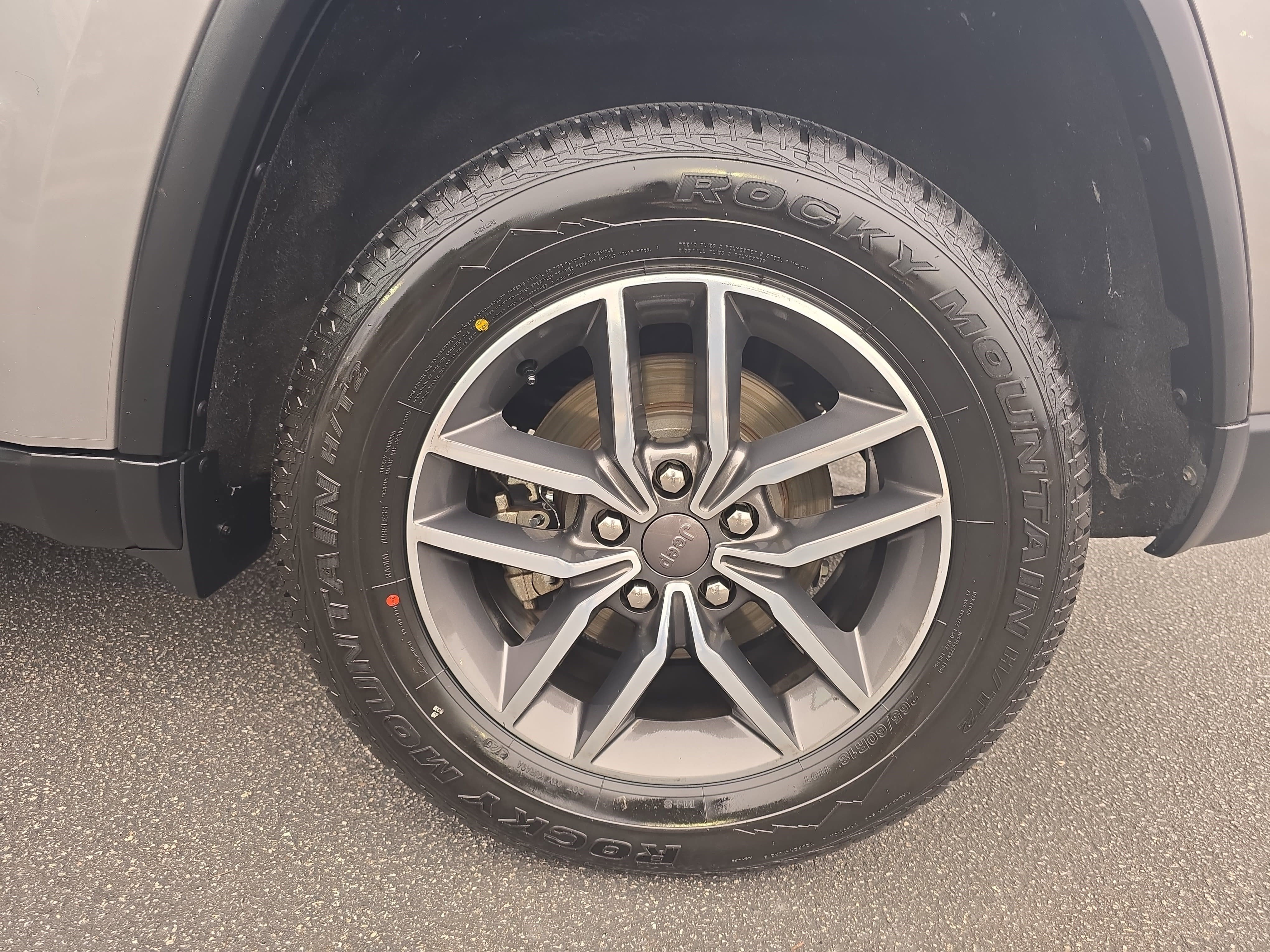 Used 2020 Jeep Grand Cherokee Limited w/ Luxury Group II image 30