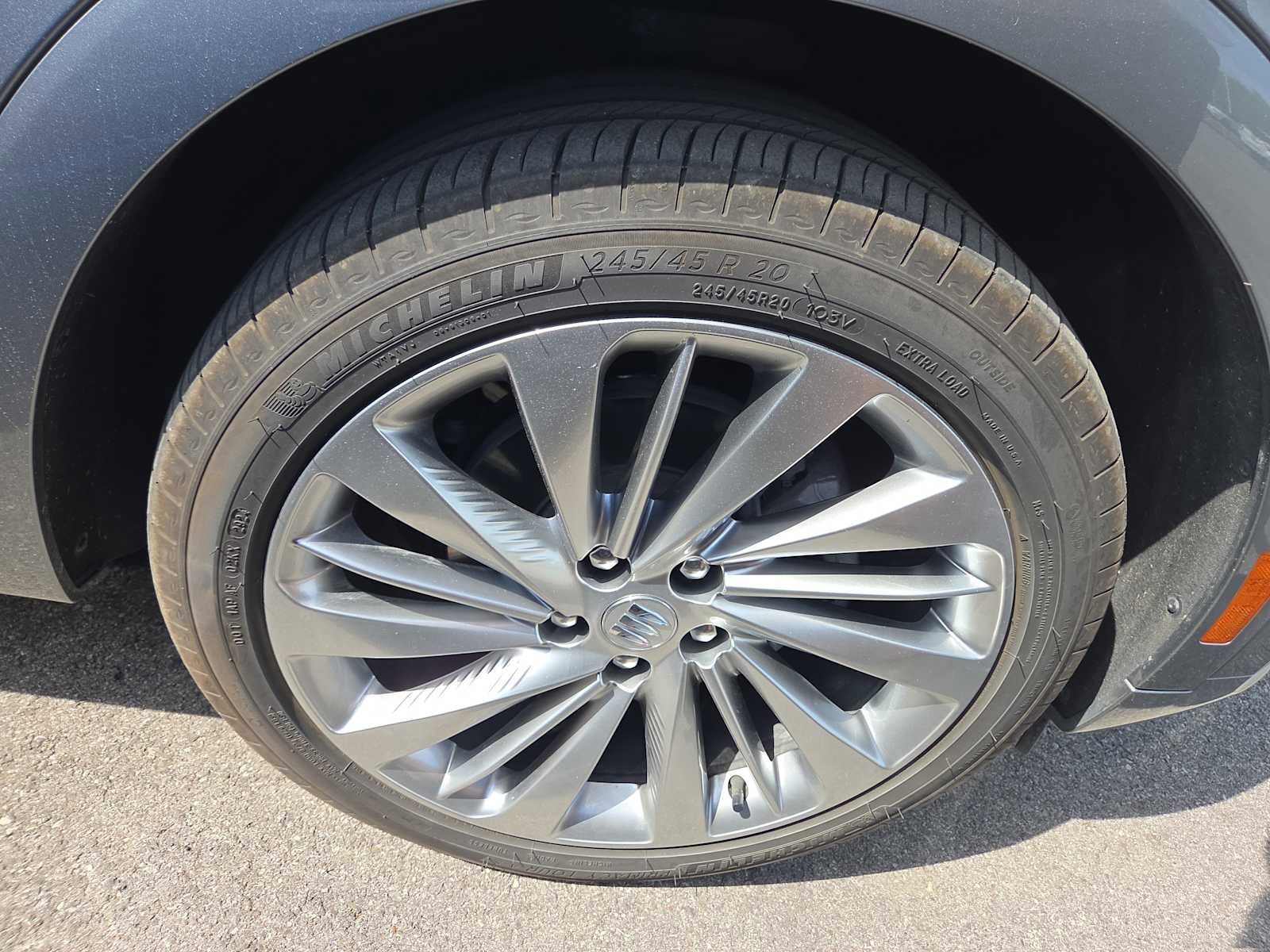 Used 2024 Buick Envision Avenir AWD/4WD image 2