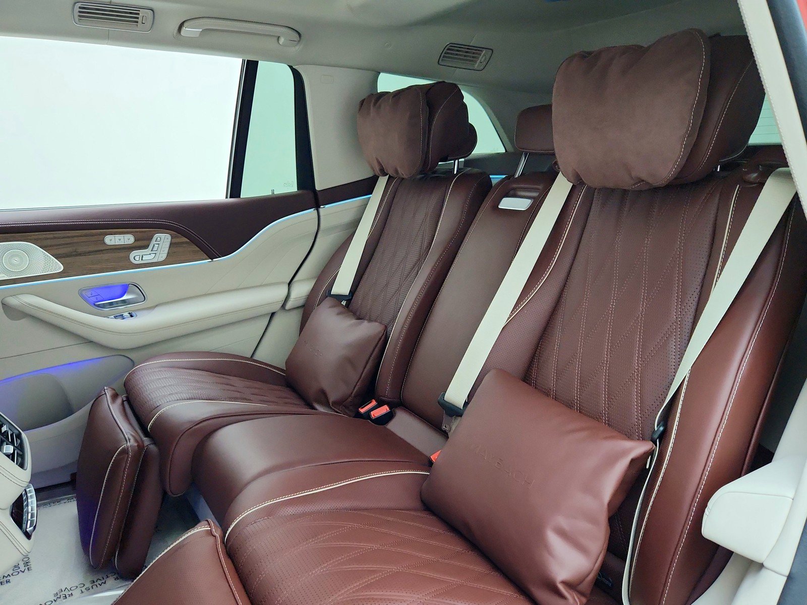 Used 2024 Mercedes-Benz Maybach GLS 600 4MATIC image 26
