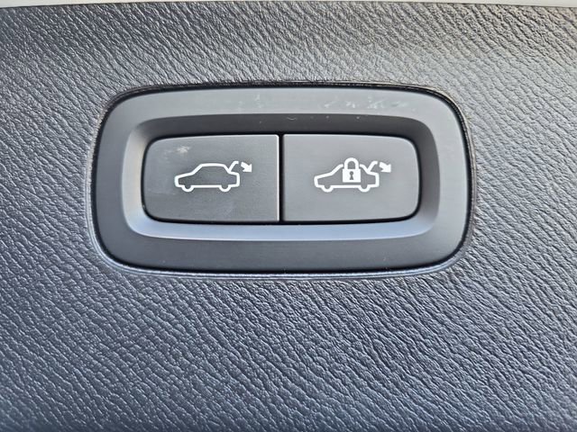 Used 2024 Volvo XC90 T8 Ultimate w/ Lounge Package image 17