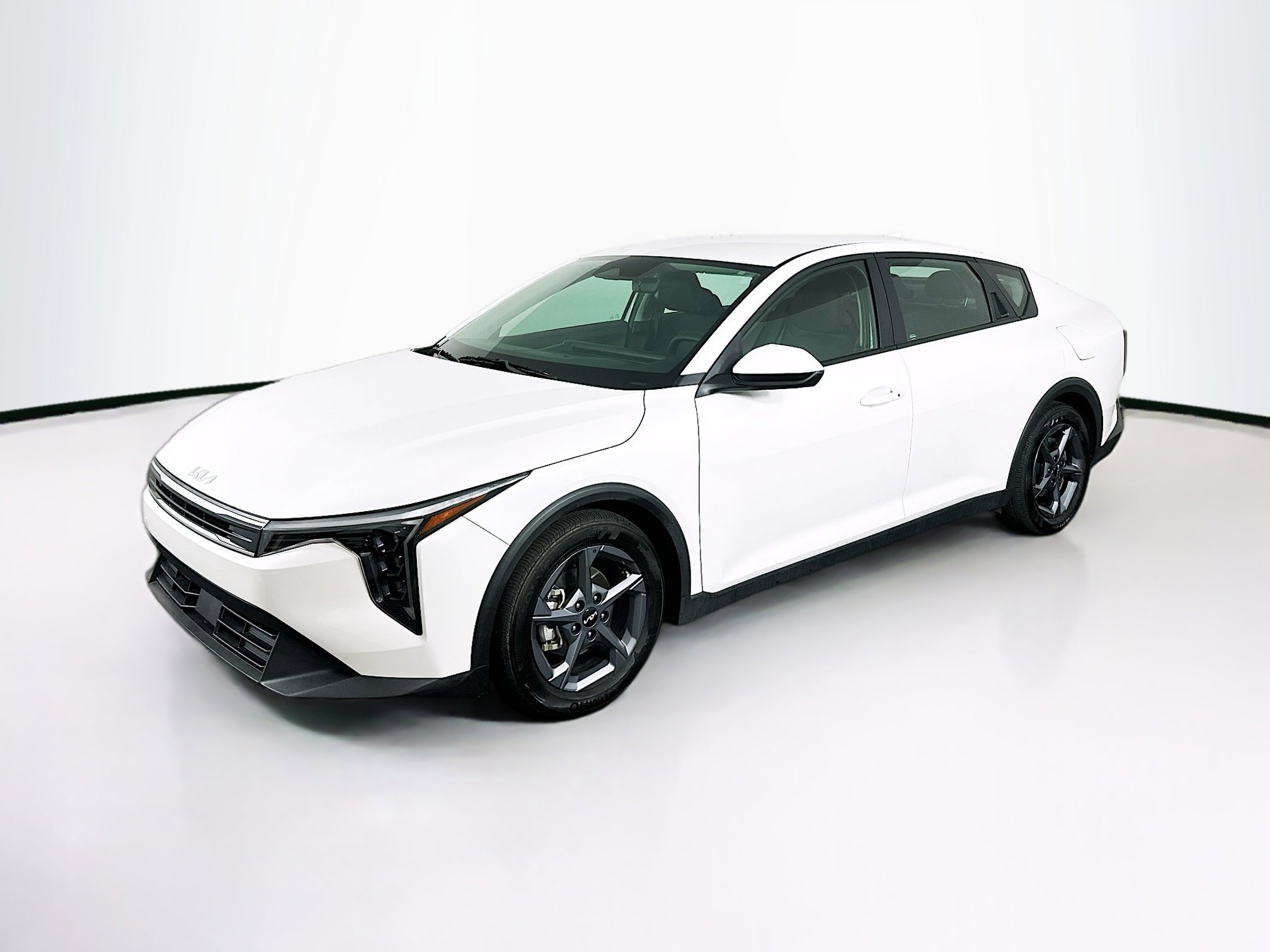 Used 2025 Kia K4 LXS image 3