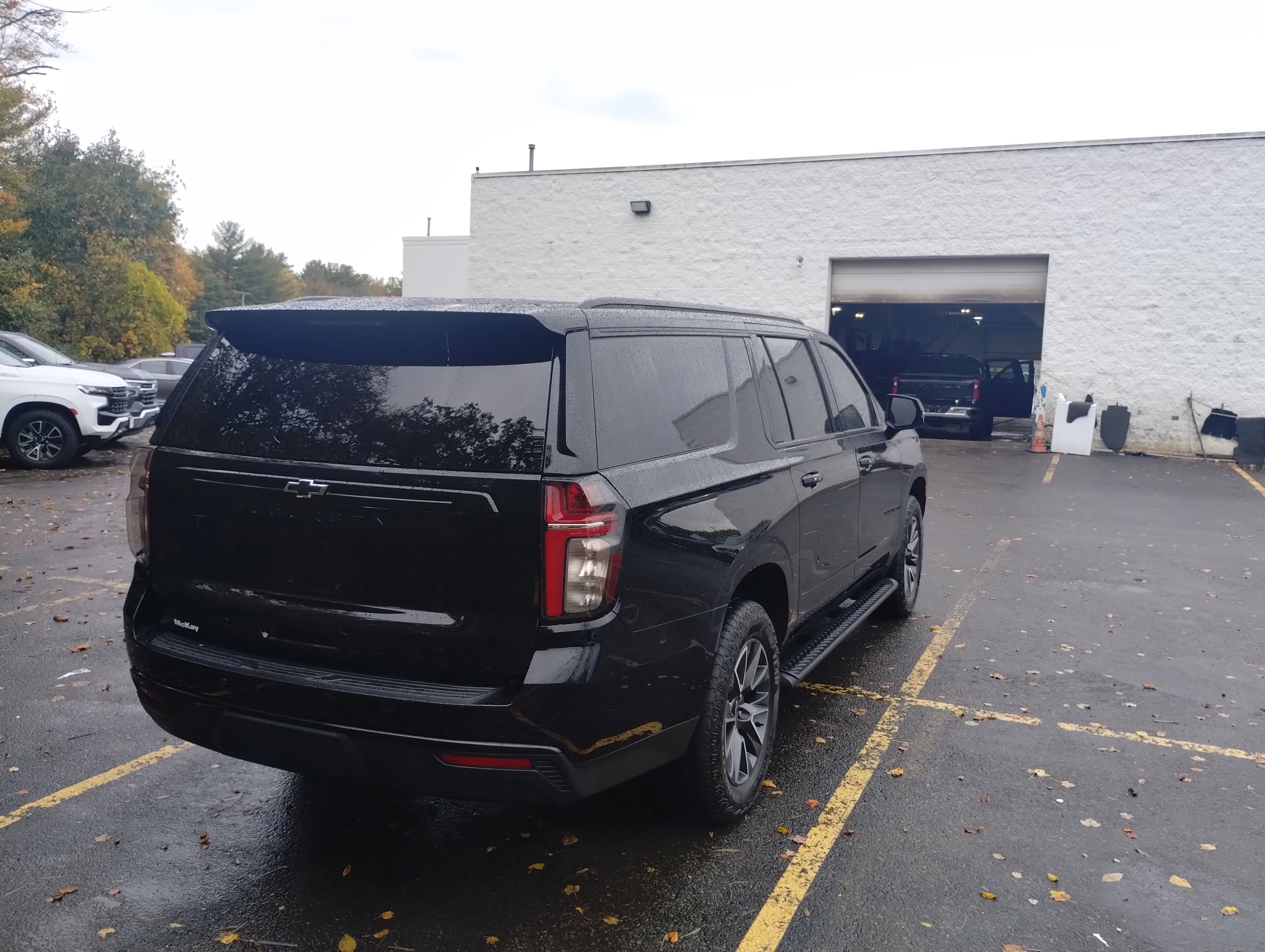 Used 2023 Chevrolet Suburban Z71 w/ Luxury Package image 3