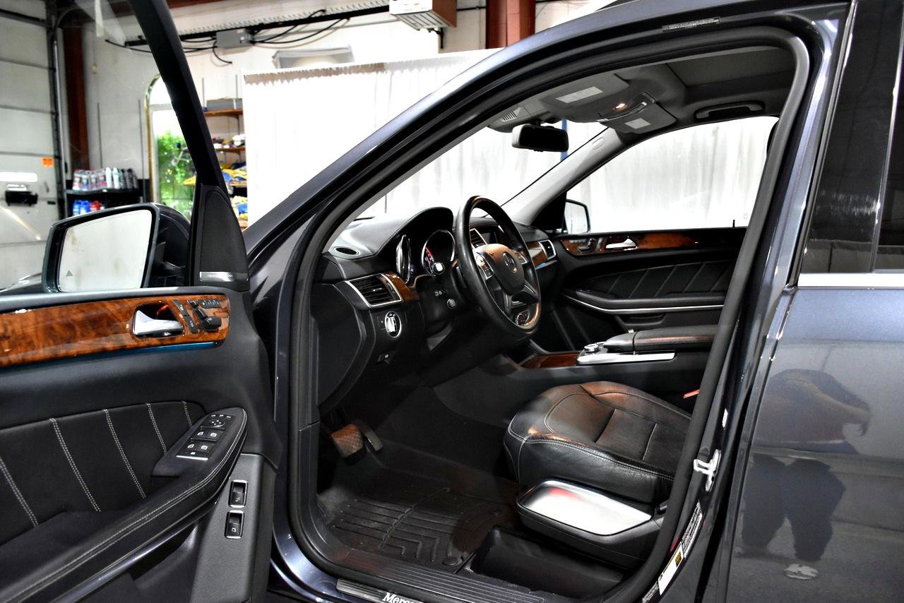 Used 2015 Mercedes-Benz GL 550 4MATIC w/ Accessory Chrome Package image 35