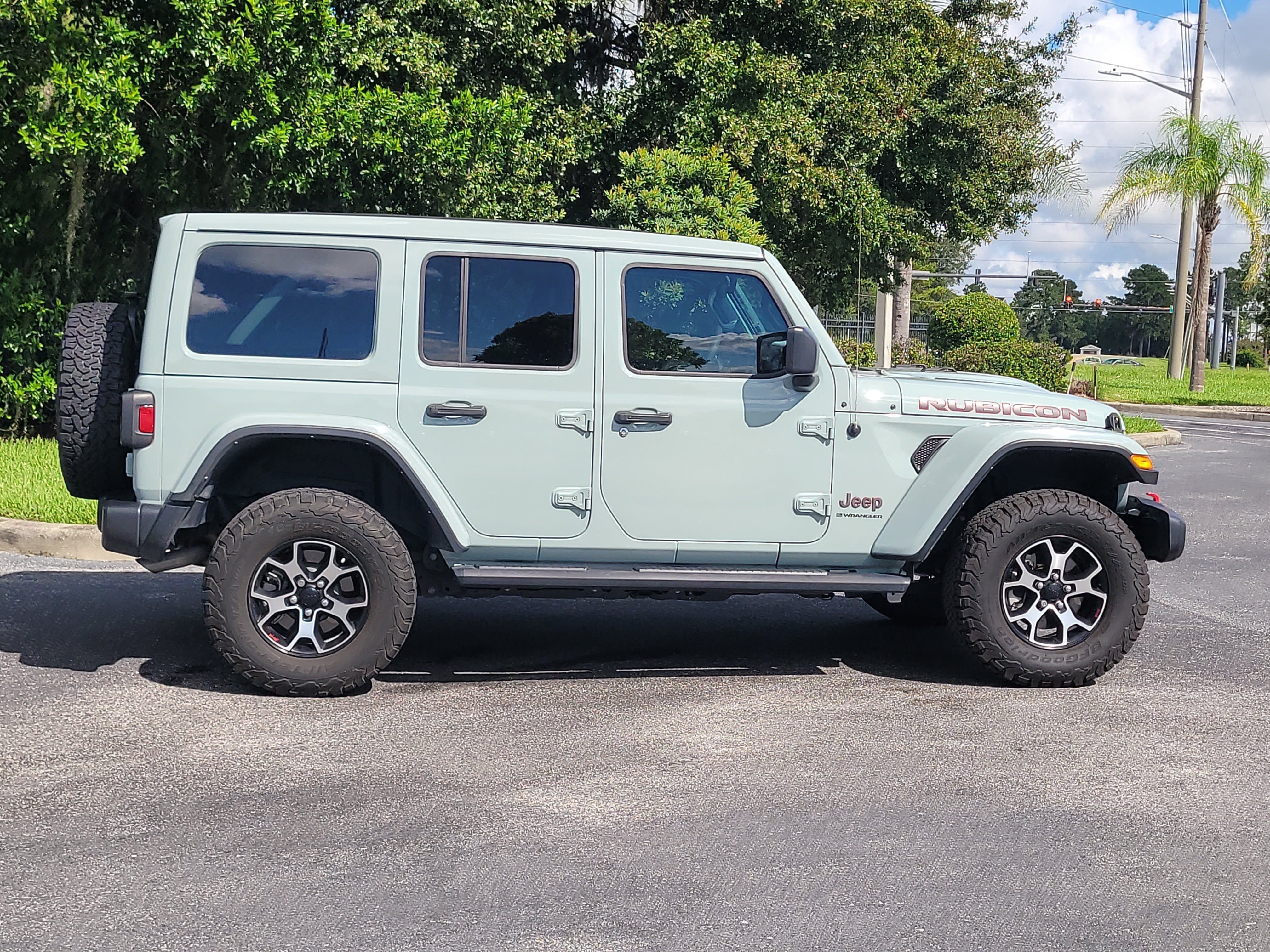 Used 2023 Jeep Wrangler Unlimited Rubicon AWD/4WD image 8