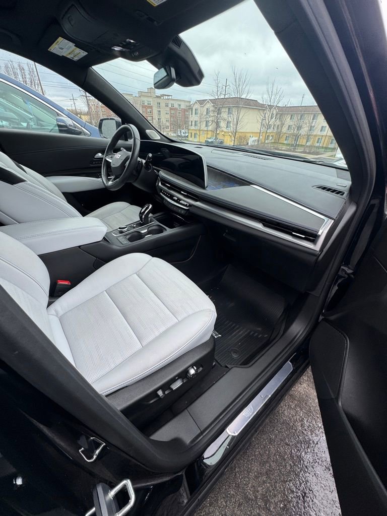 Used 2024 Cadillac XT4 Sport image 6