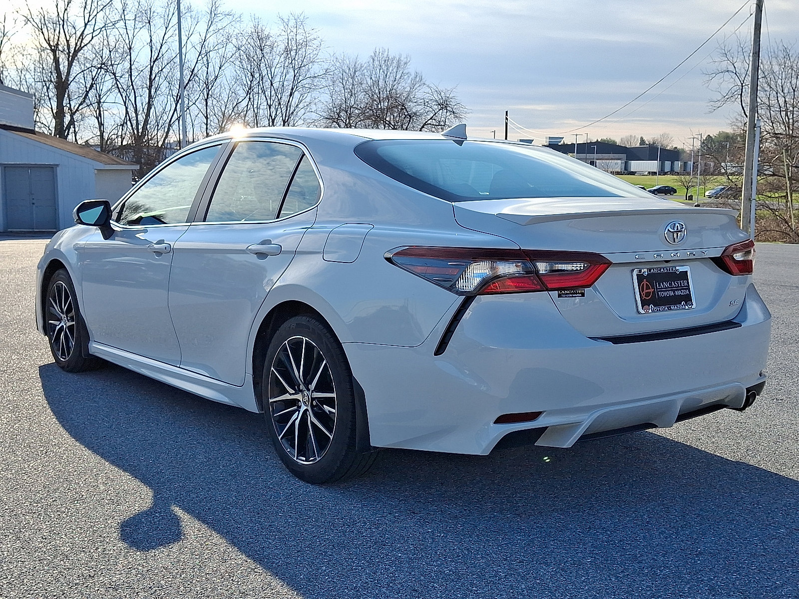Used 2023 Toyota Camry SE image 5