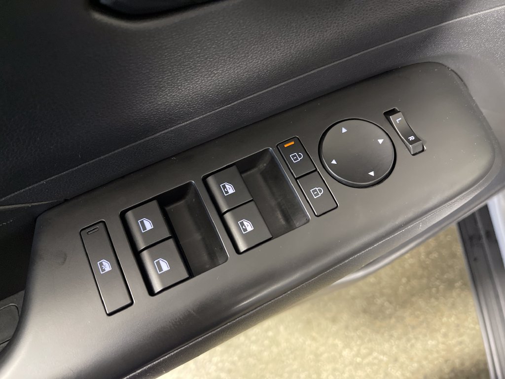Certified 2025 Hyundai Kona SEL AWD/4WD image 19