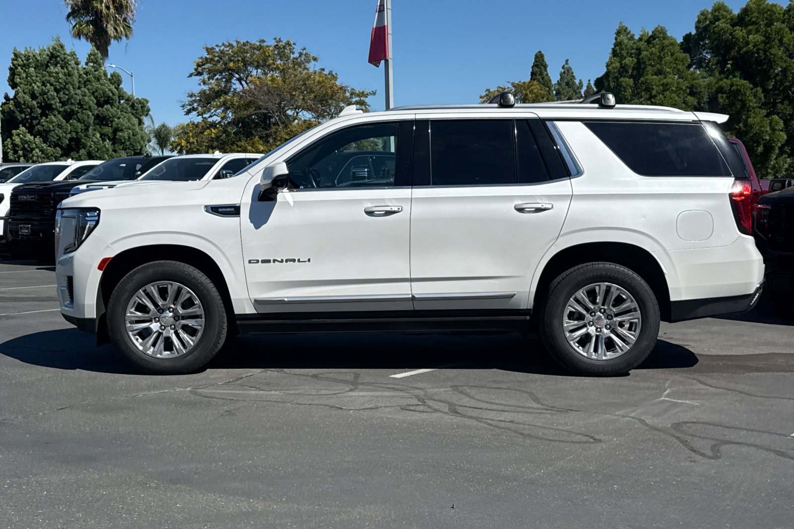Used 2022 GMC Yukon Denali AWD/4WD image 8