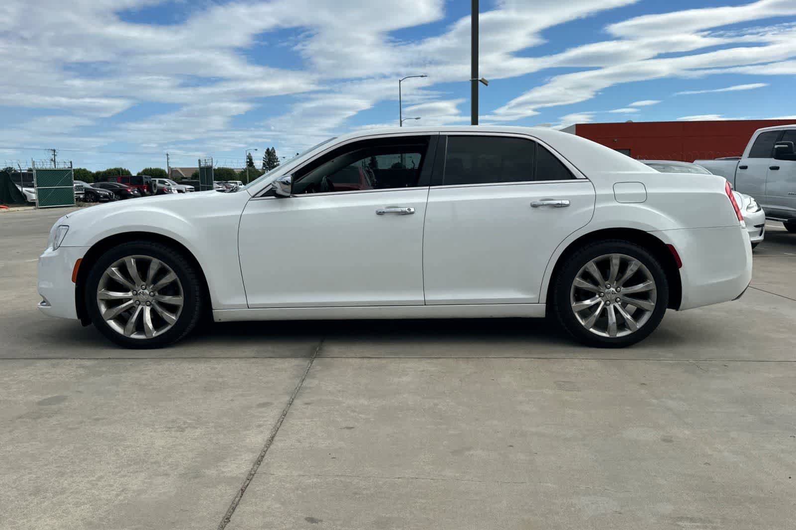 Used 2019 Chrysler 300 Limited RWD image 6