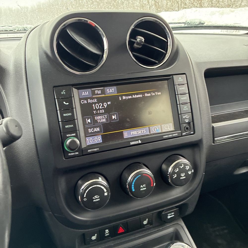 Used 2016 Jeep Patriot Latitude w/ Sun/Sound Group image 27