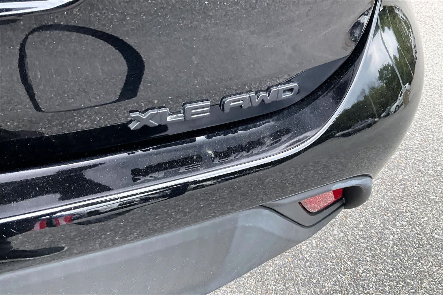 Used 2022 Toyota Highlander XLE AWD/4WD image 9