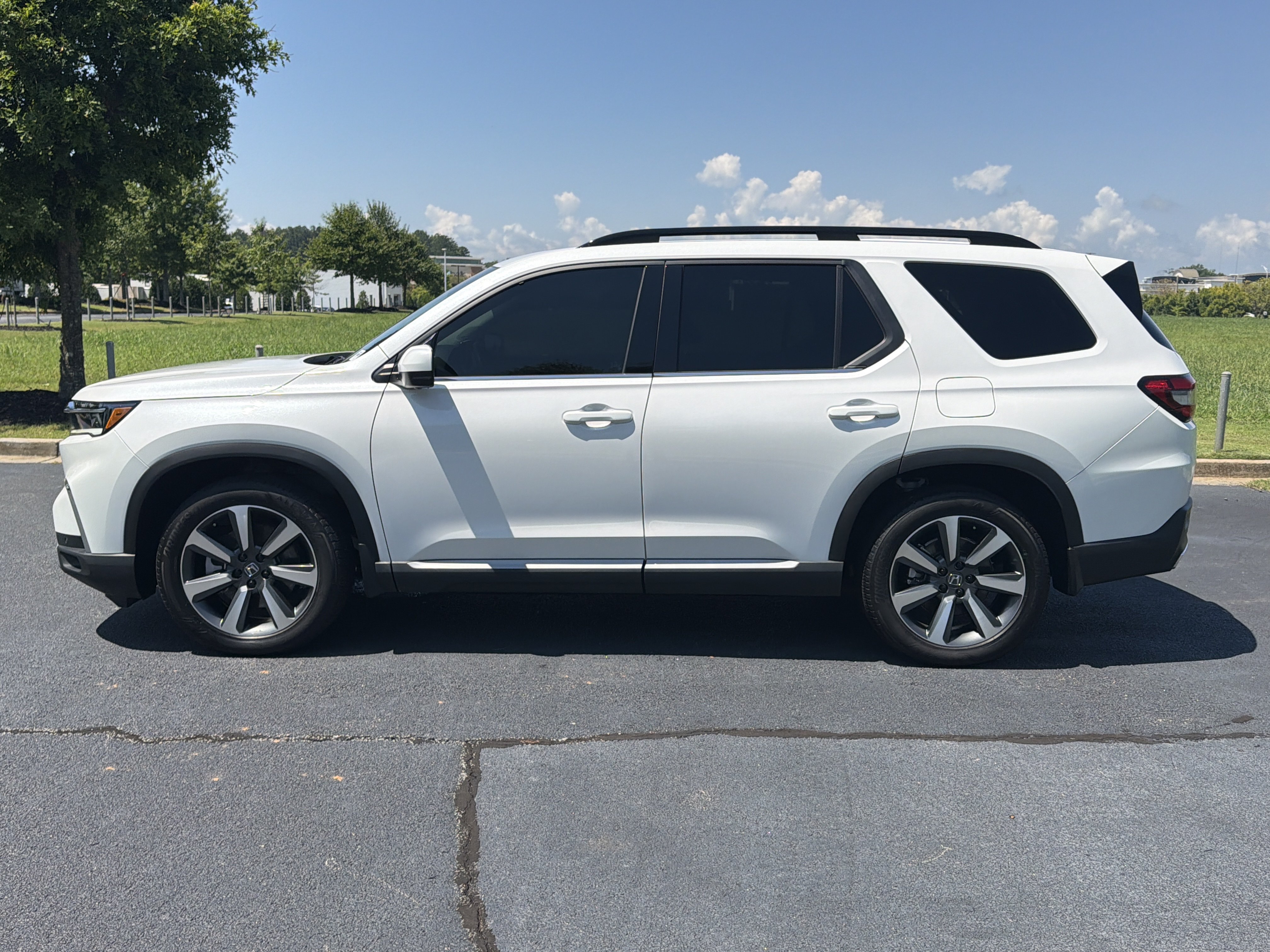 Used 2025 Honda Pilot Elite image 6