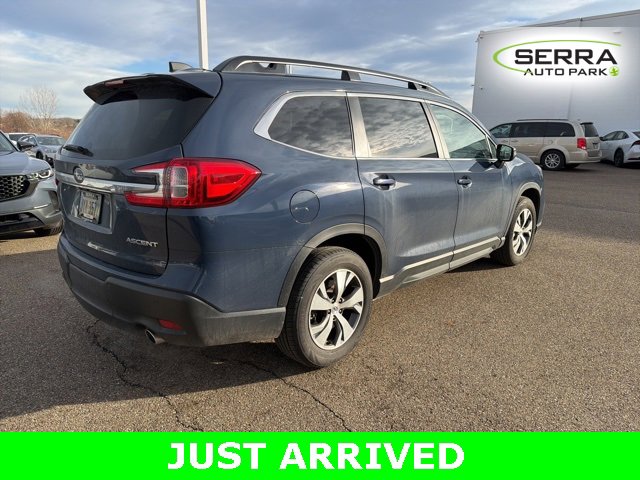 Used 2023 Subaru Ascent Premium w/ Convenience Package image 3