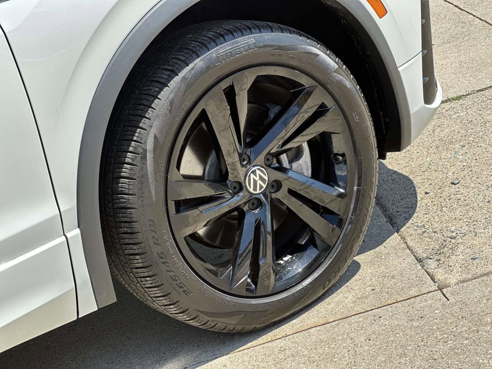 Certified 2024 Volkswagen Tiguan SE R-Line AWD/4WD image 7
