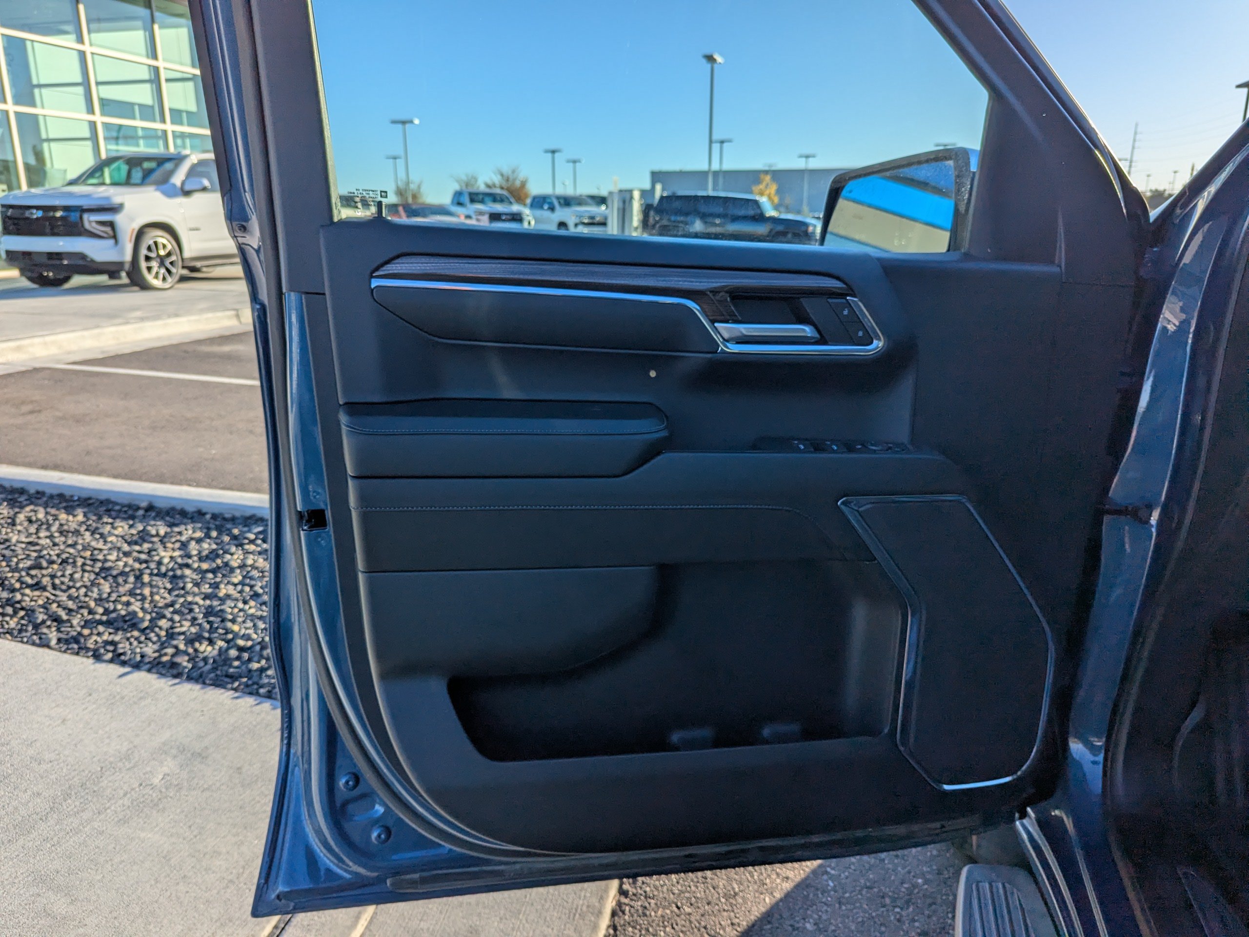 Certified 2024 Chevrolet Silverado 1500 LT AWD/4WD image 9