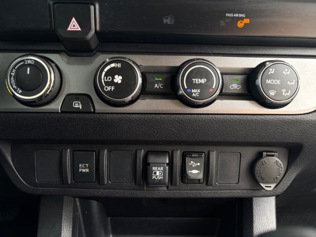 Used 2019 Toyota Tacoma SR5 AWD/4WD image 33