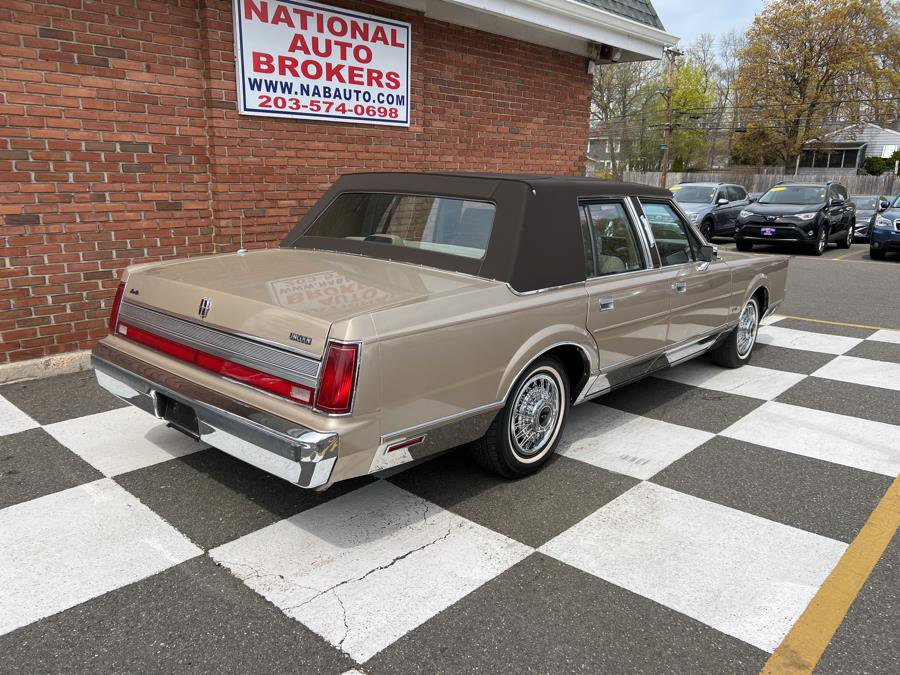 Used 1989 Lincoln Town Car Signature RWD image 3